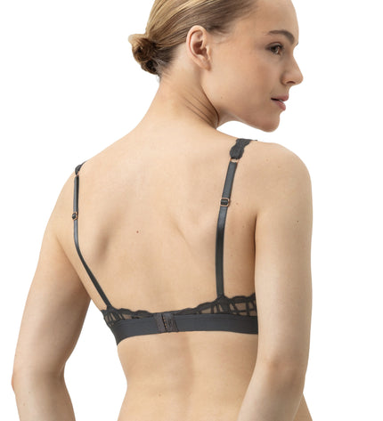 Mey Triangel-BH Poetry Temptation