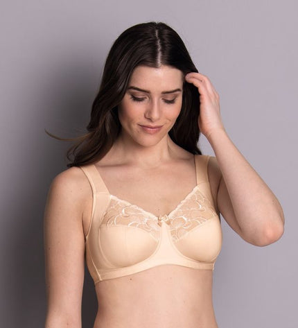 Reggiseno comfort senza ferretto Rosa Faia Lucia, colore cipria chiaro.