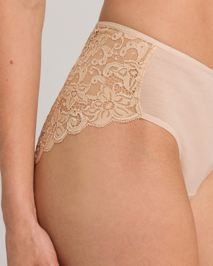 Hanro Midi Slip Moments