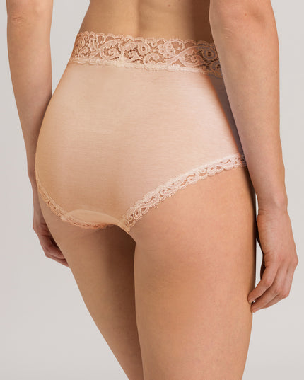 Hanro Maxi Slip Moments