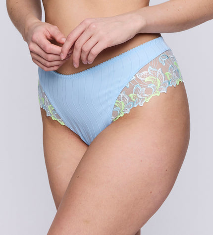 Prima Donna Luxus String Deauville milky blue