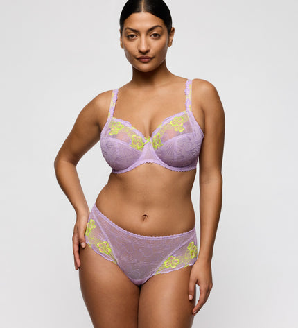 Primadonna Luxus String Ixia wisteria