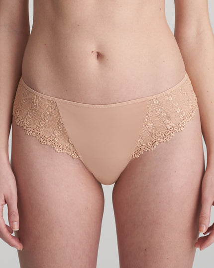 42 / Marie Jo Christy - String lighttan